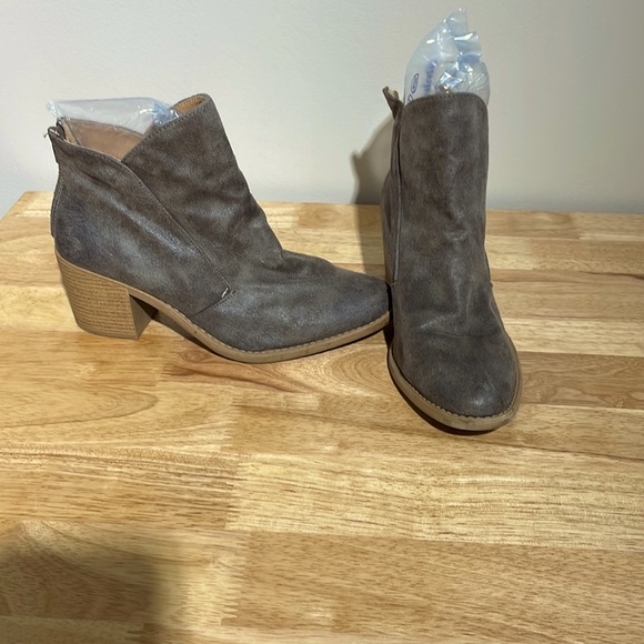Gray booties - Picture 1 of 6